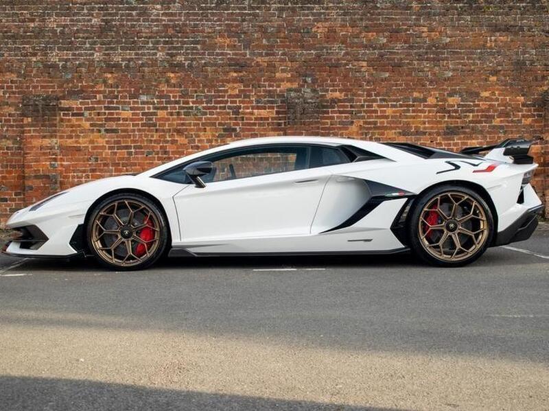 Lamborghini Aventador view 3