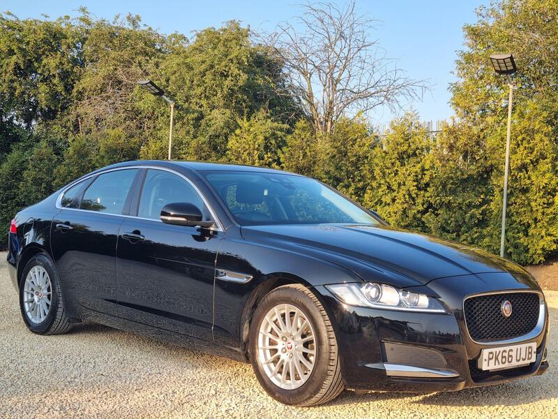 Jaguar XF view 4