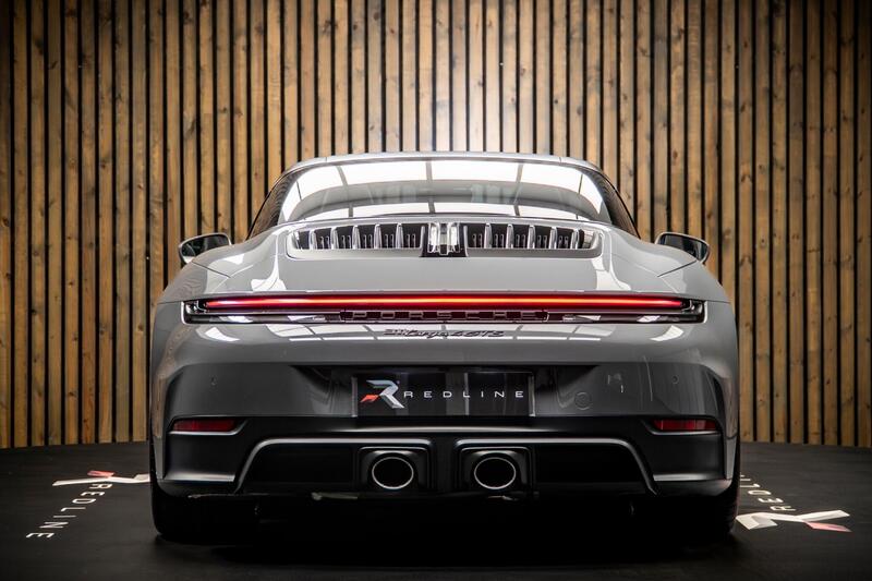 Porsche 911 view 6