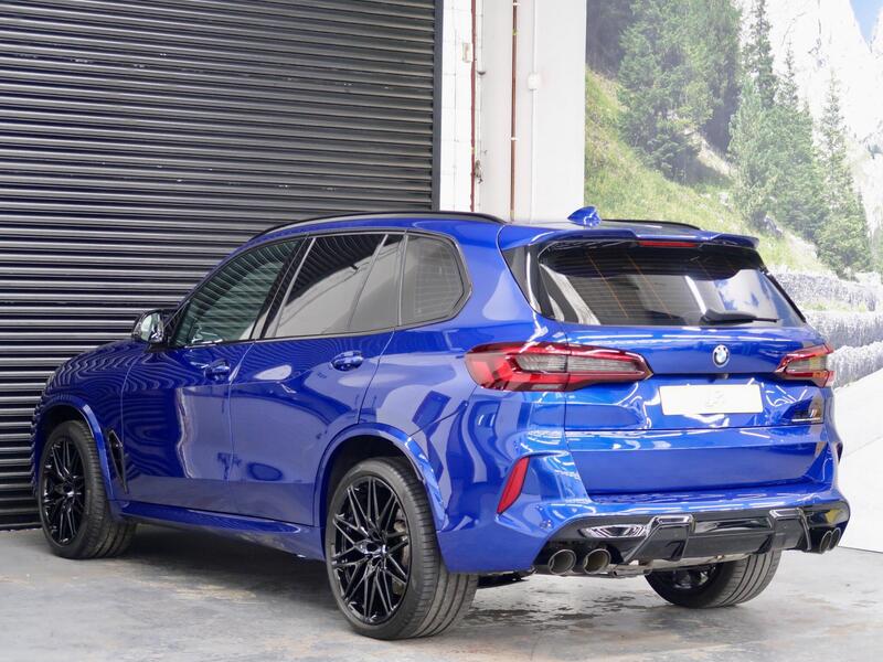 BMW X5 M view 7