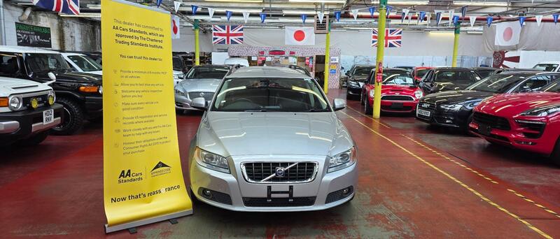 Volvo V70 view 2