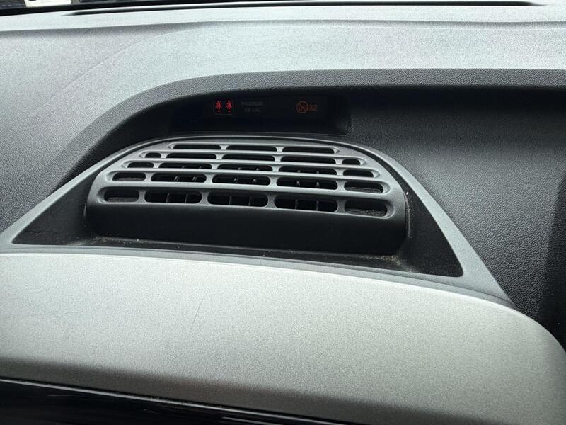2015 Peugeot 108 — photo 19