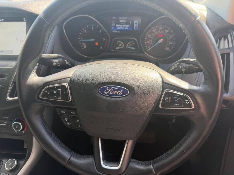 Ford Focus view 3