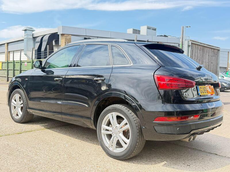 Audi Q3 view 5