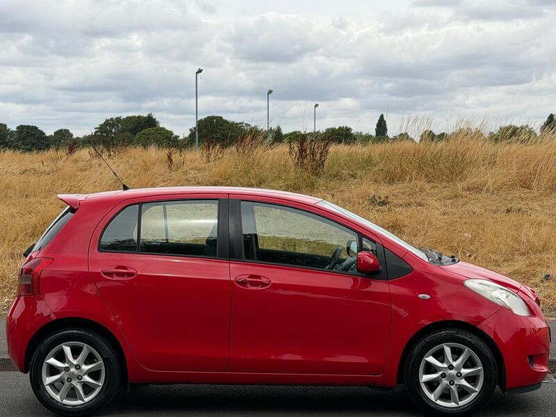 Toyota Yaris view 4