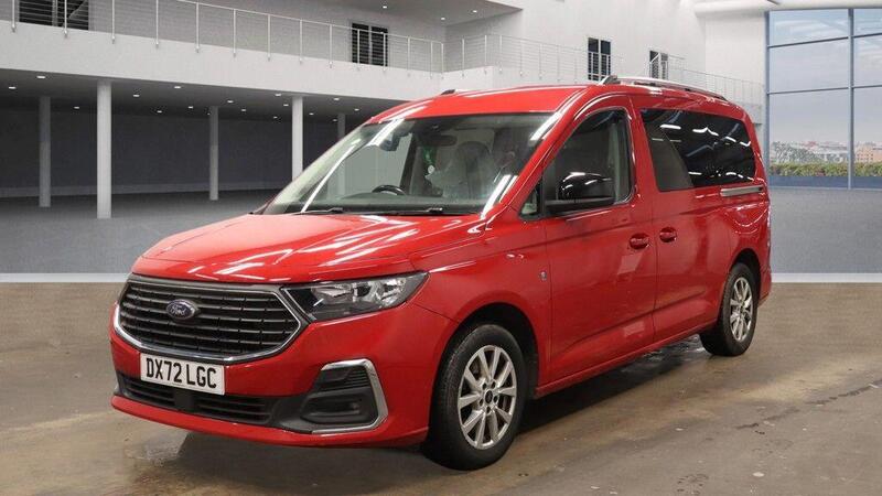 Ford Grand Tourneo Connect view 3