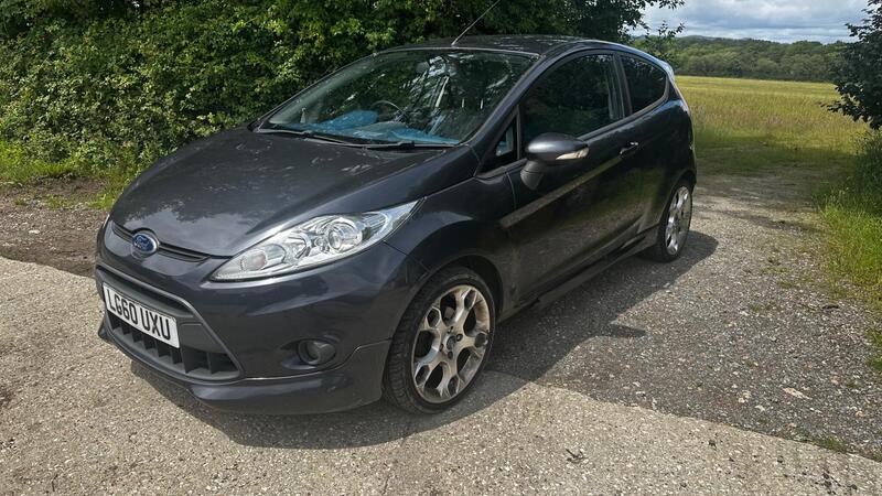 2010 Ford Fiesta — photo 3