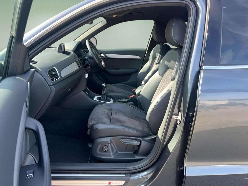 Audi Audi Q3 view 5
