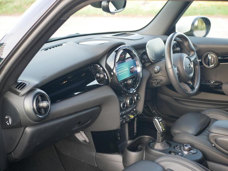 Mini Hatch view 6