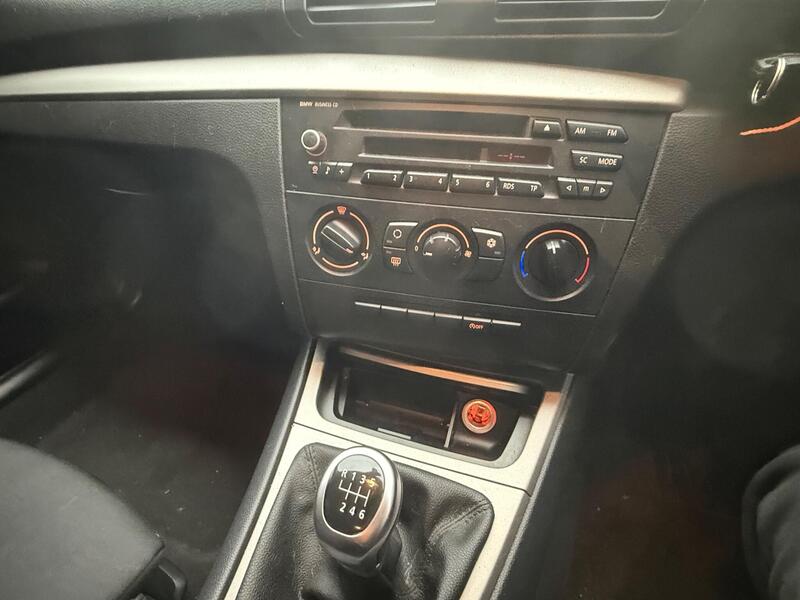 2011 BMW 1 Series — photo 18