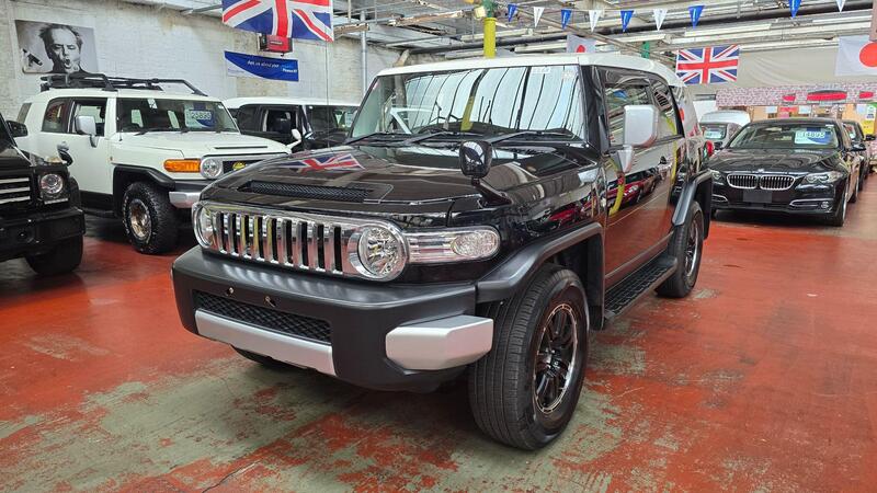 Toyota FJ Cruiser view 2