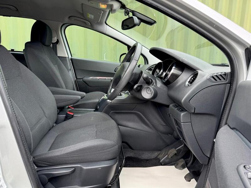 Peugeot 5008 view 3