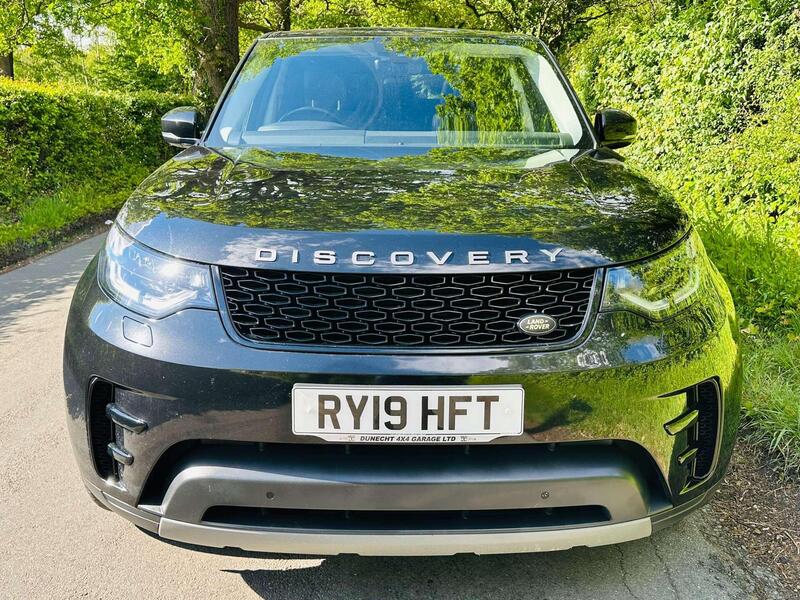 Land Rover Discovery view 3