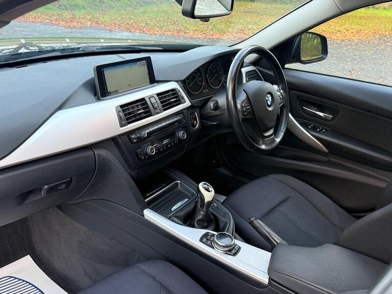 BMW 3 Series view 4