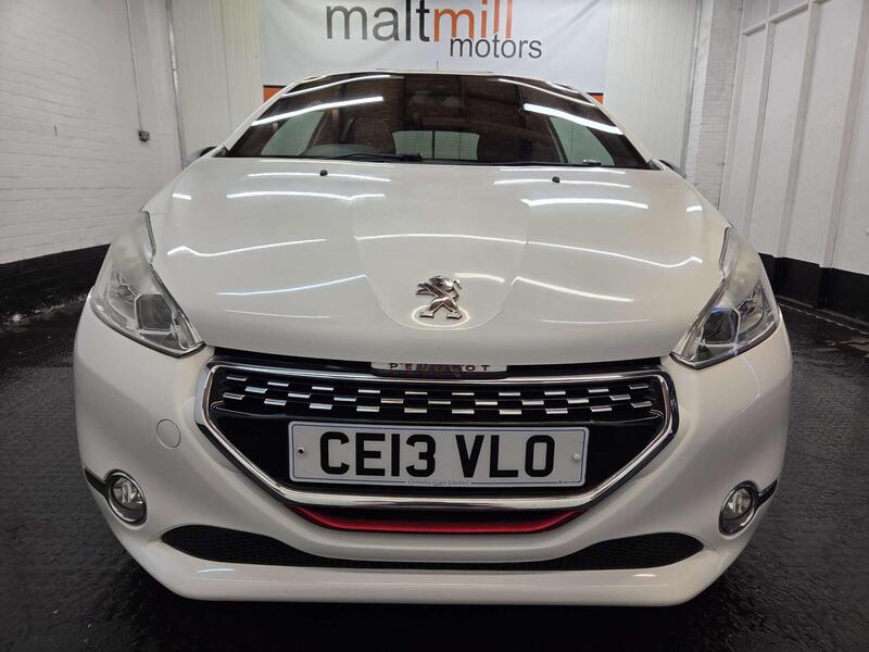 Peugeot 208 view 2