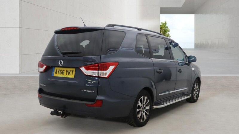 Ssangyong Turismo view 4