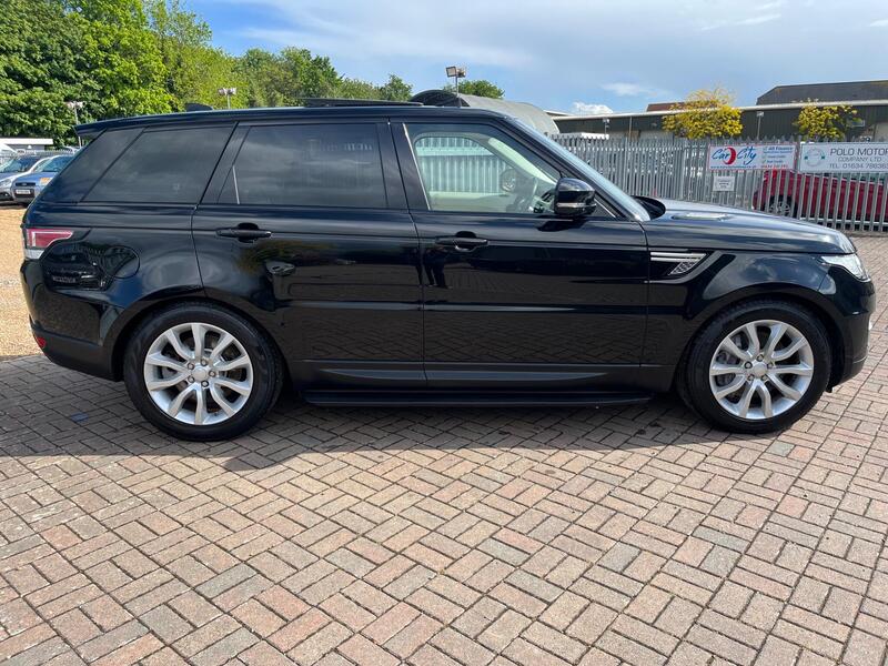Land Rover Range Rover Sport view 2