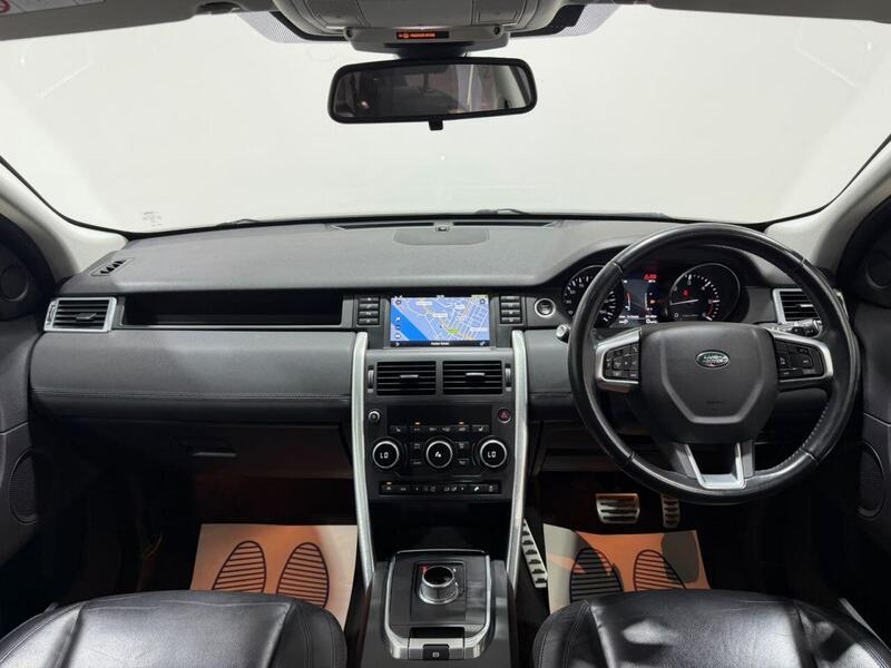 Land Rover Discovery Sport view 4