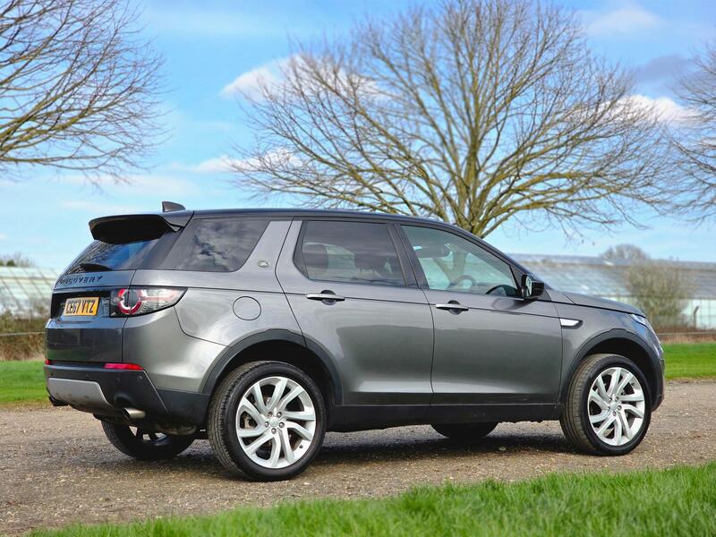 Land Rover Discovery view 4