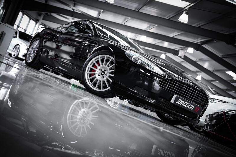 Aston Martin DB9 view 6