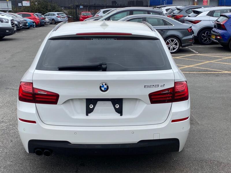 BMW 5 Series view 4