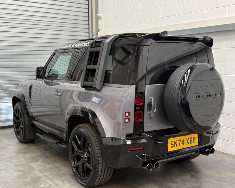 Land Rover Defender 90 view 6