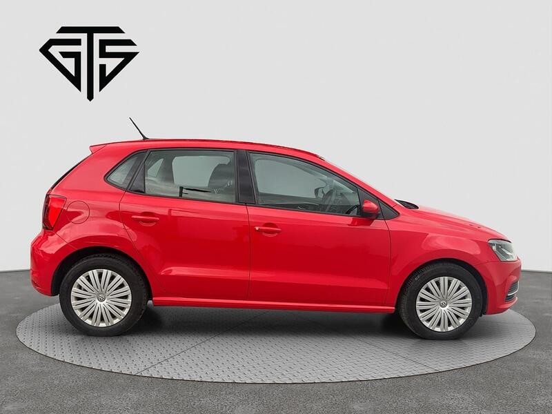 Volkswagen Polo view 2