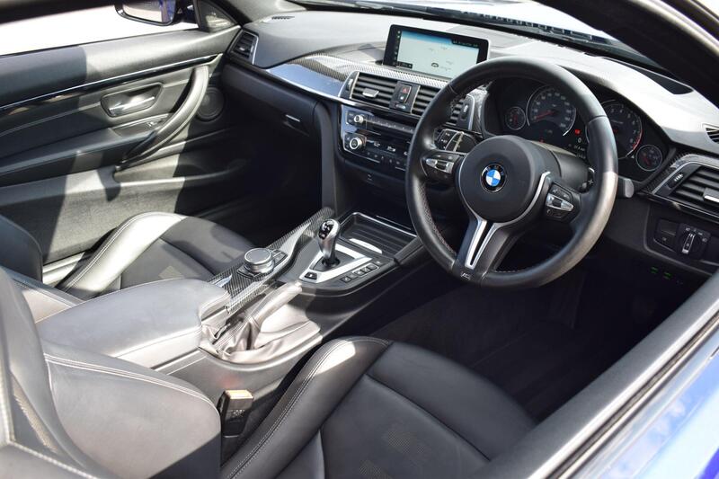 BMW M4 view 3