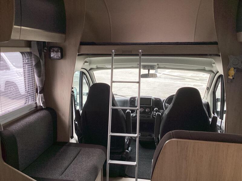 Auto-Trail Expedition C71 — image 13