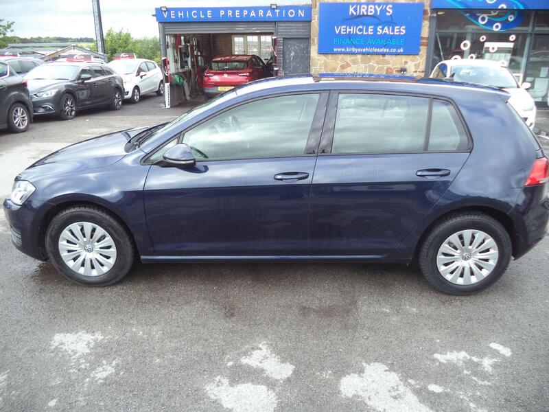 Volkswagen Golf view 4