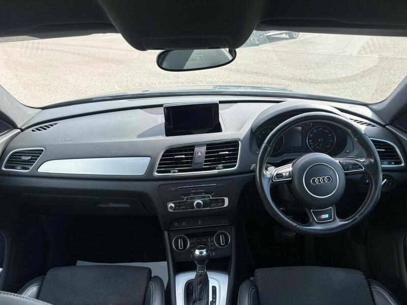 Audi Q3 view 4