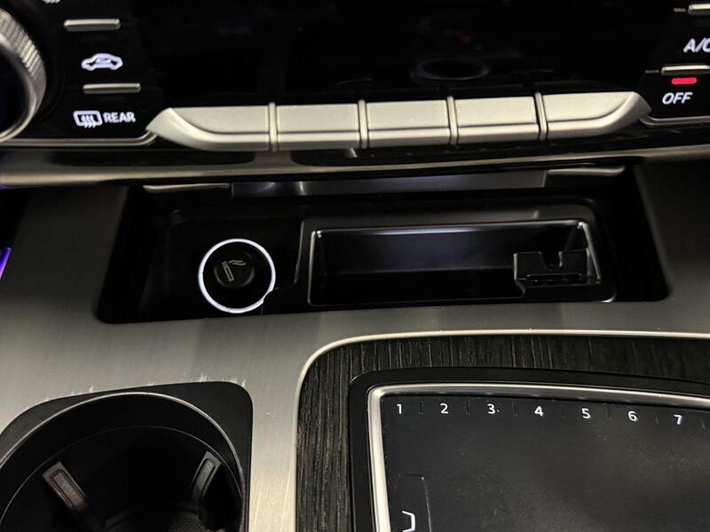 Audi Q7 view 34