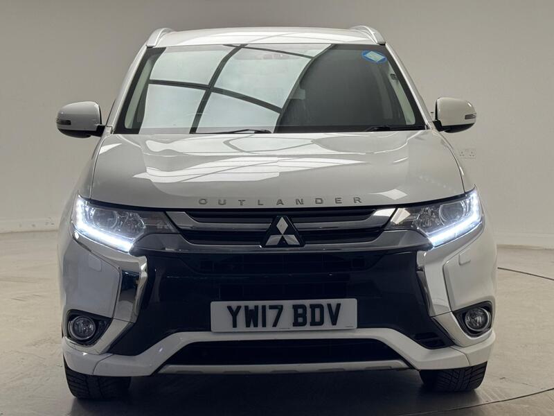 Mitsubishi Outlander view 2