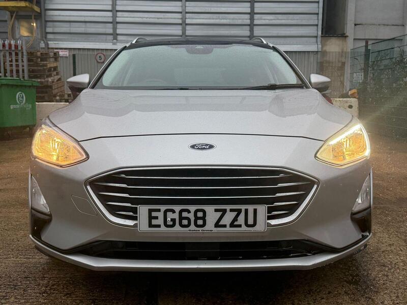 Ford Focus view 3