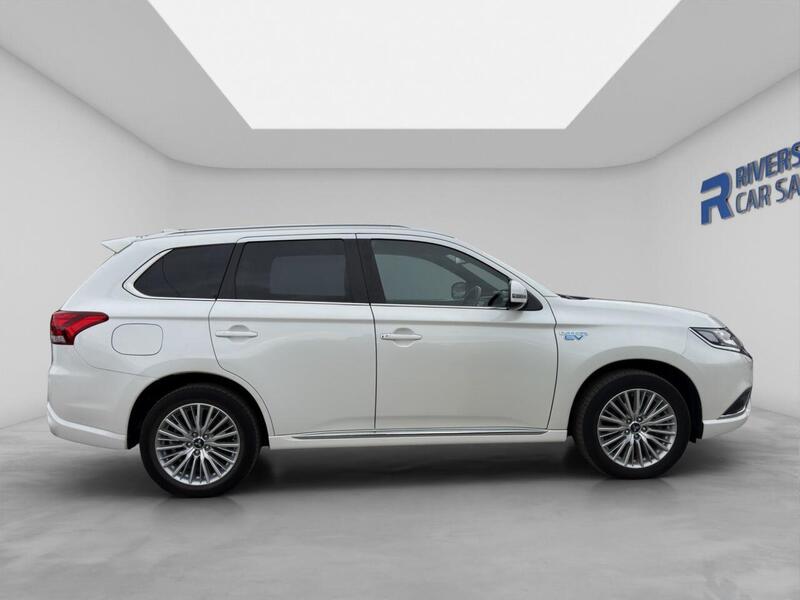 Mitsubishi Outlander view 3