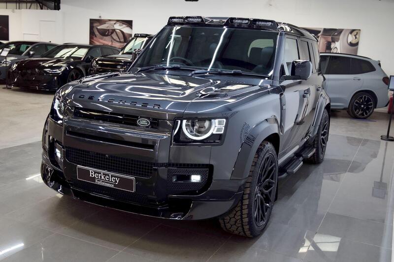 Land Rover Defender 110 view 4