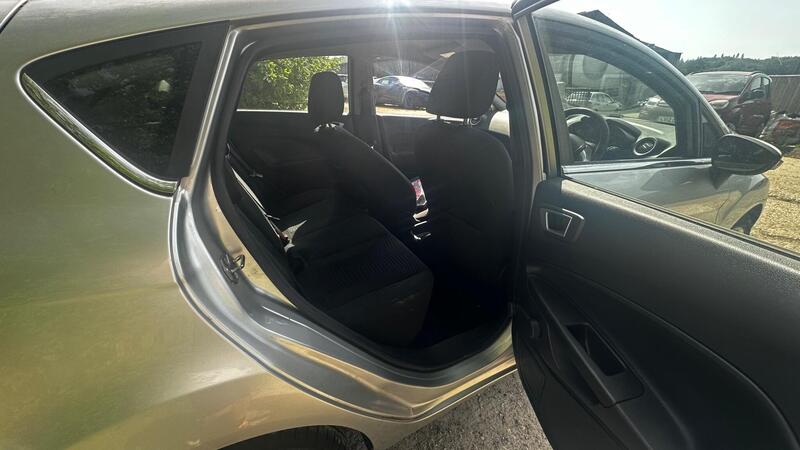 2013 Ford Fiesta — photo 9