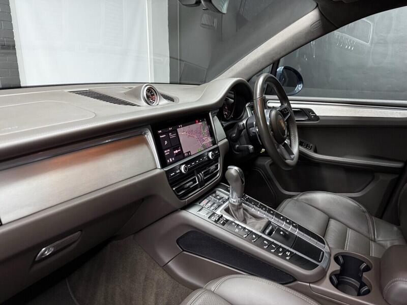 Porsche Macan view 2