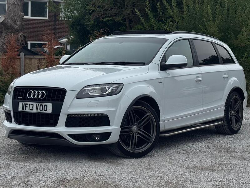 Audi Audi Q7 view 2