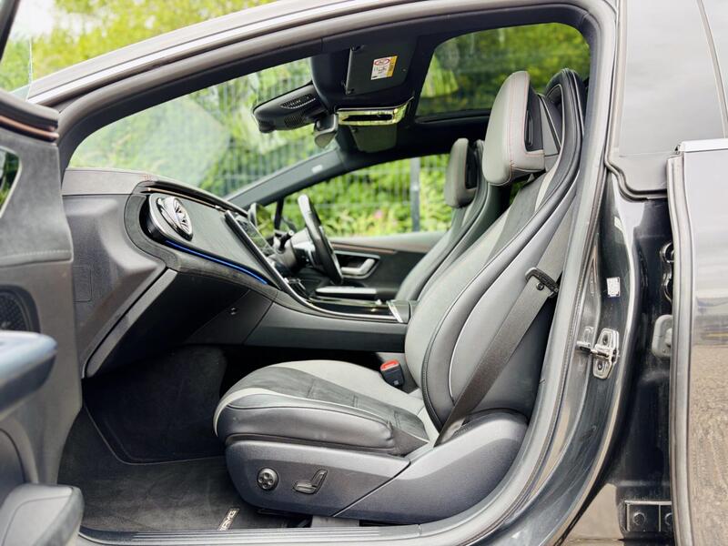 Mercedes-Benz 300 view 3