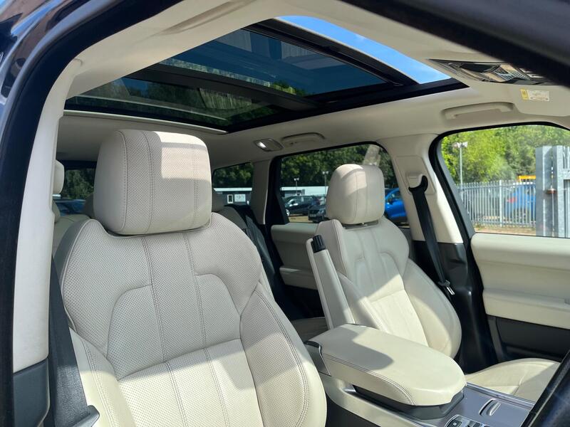 Land Rover Range Rover Sport view 4