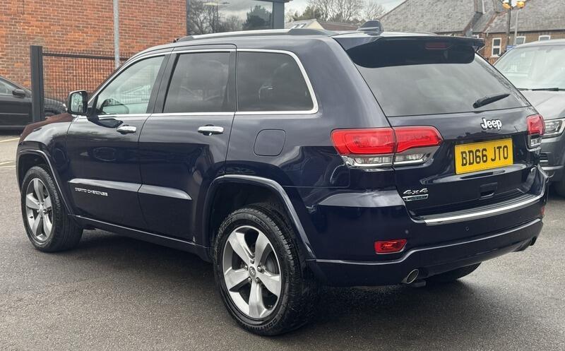 Jeep Grand Cherokee view 3