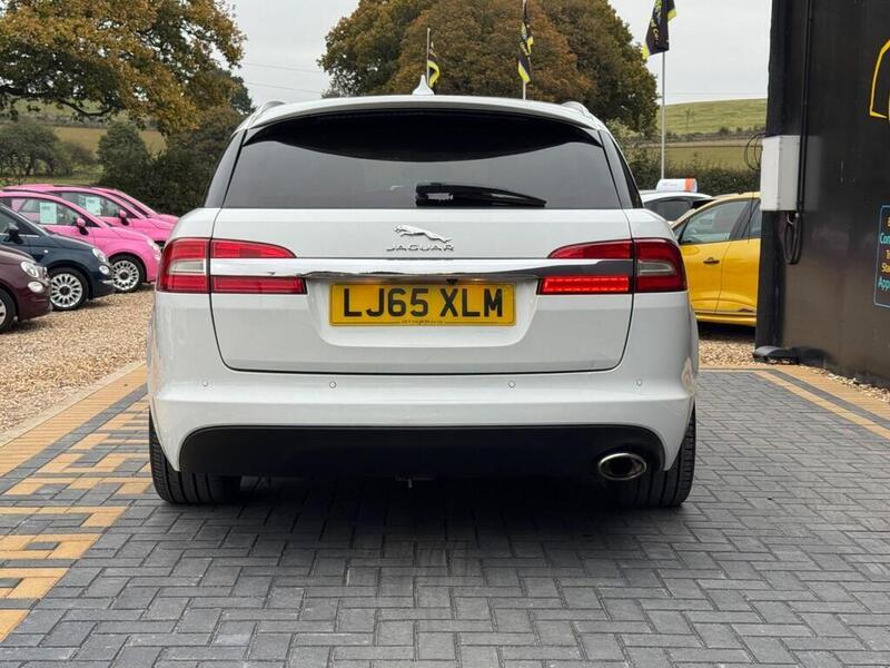 Jaguar XF view 4