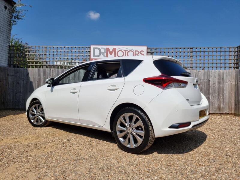 Toyota Auris view 4