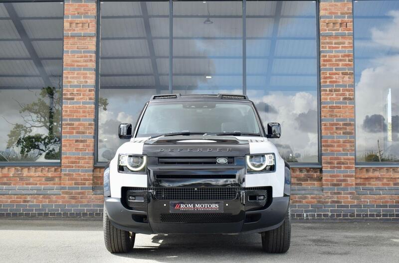 Land Rover Defender 90 view 4