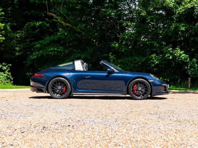 Porsche 911 view 6
