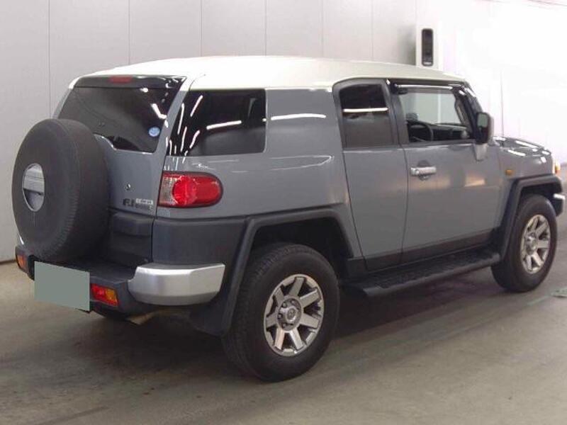 Toyota FJ Cruiser view 2