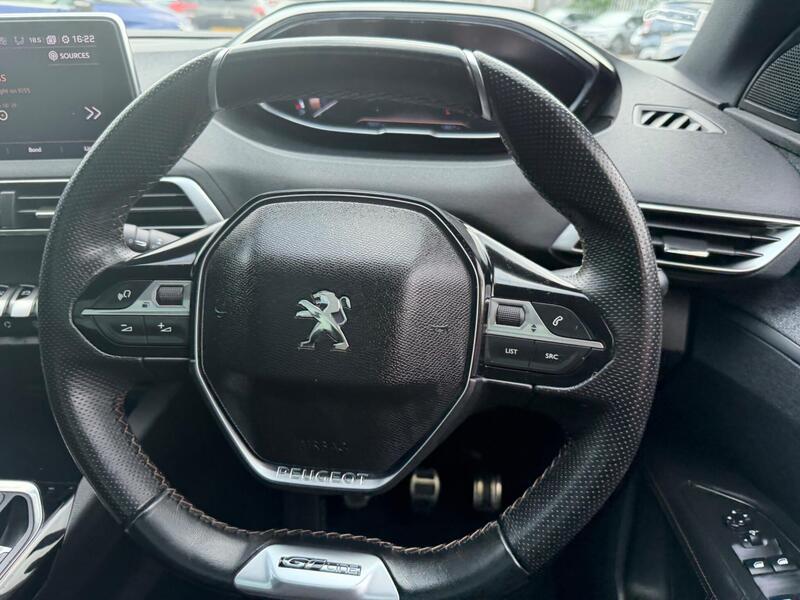 Peugeot 3008 view 3