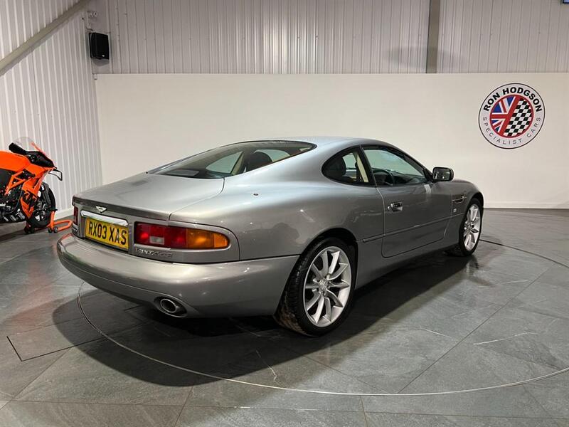 Aston Martin DB7 view 3