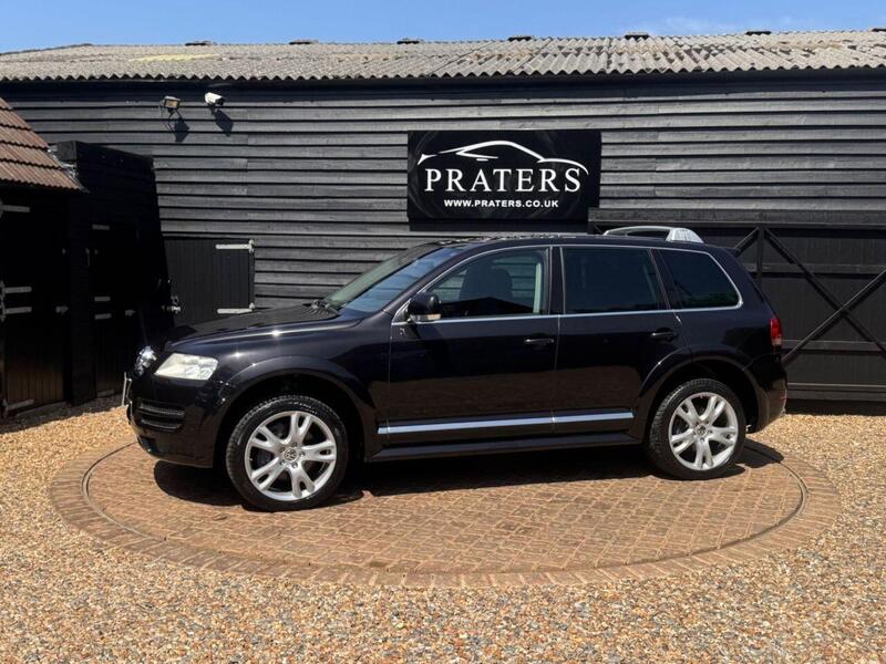 Volkswagen Touareg view 6